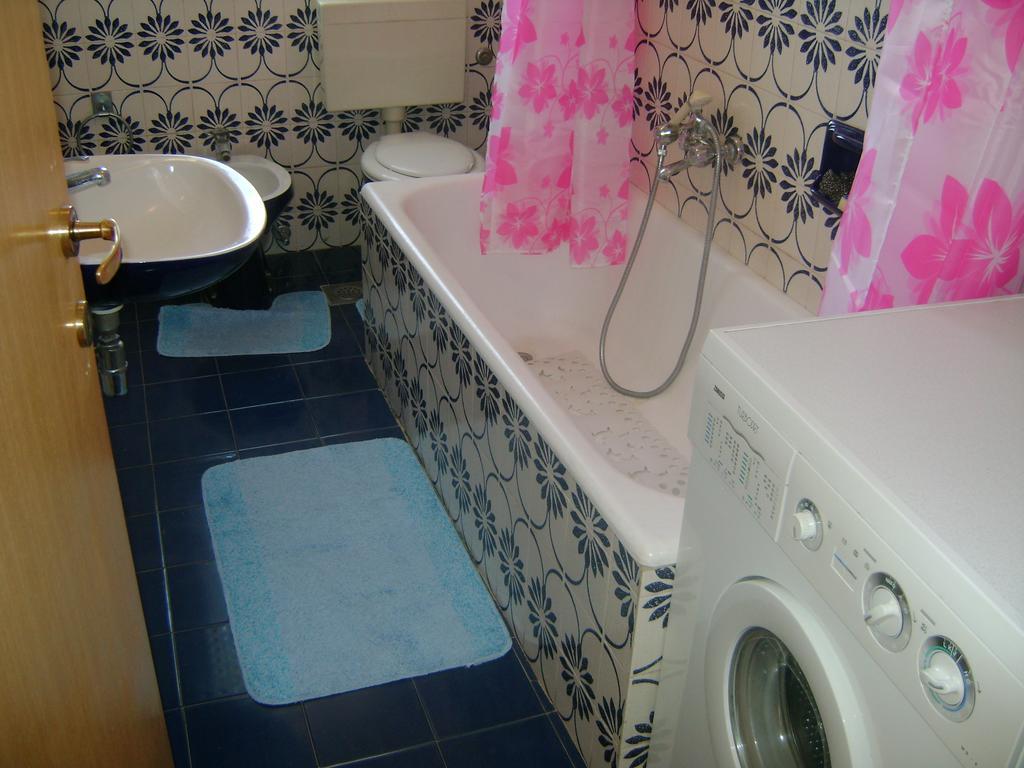 Apartment For Holidays In بولا الغرفة الصورة